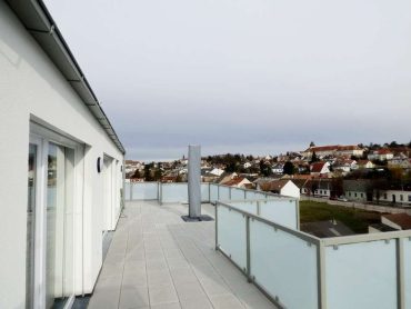 Hochwertige, komplett ausgestattete Wohnung mit großer Dachterrasse und Garagenplatz - Erstbezug!